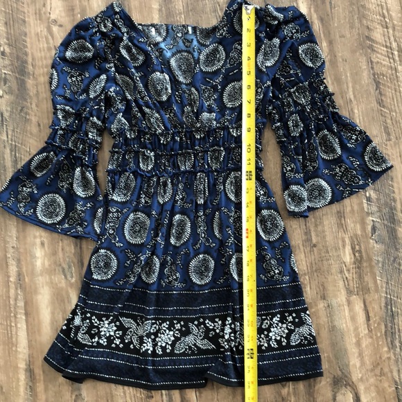 Bell sleeve pretty blue/black top - Picture 5 of 10